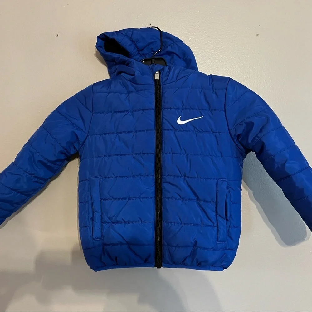 Nike Blue Puffer Jacket with Hood and Insulated Design